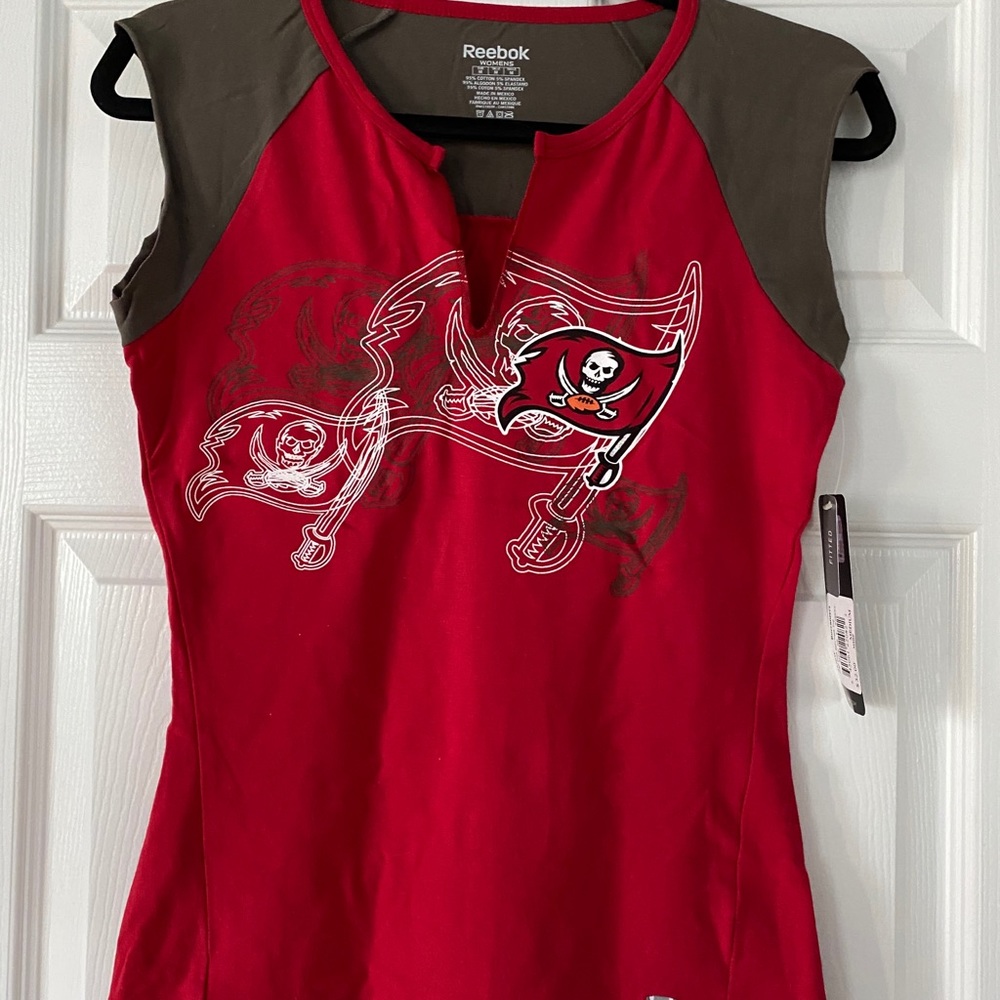 NWT Tampa Bay Bucs tee